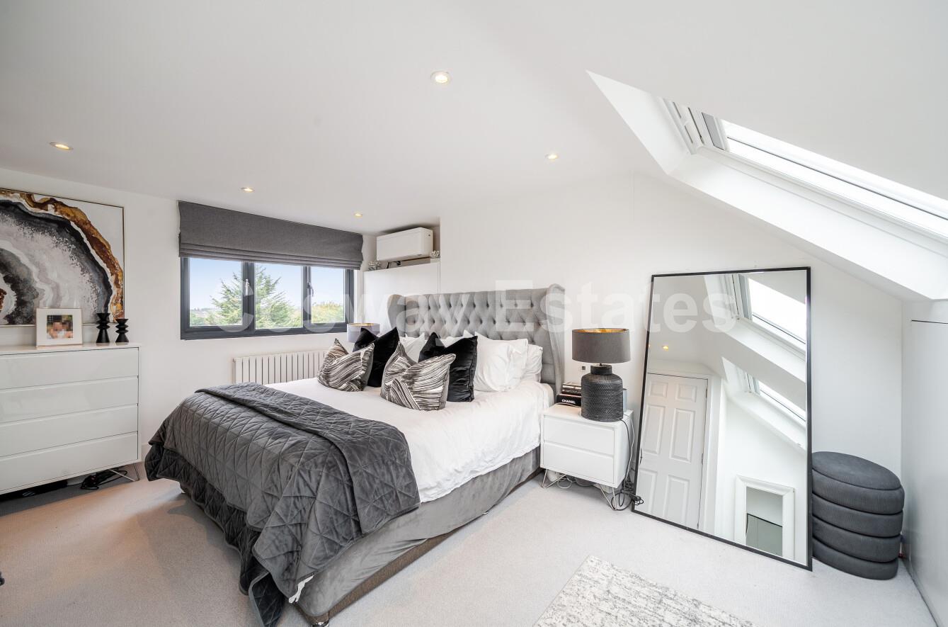 Church Close, Edgware, HA8, Edgware